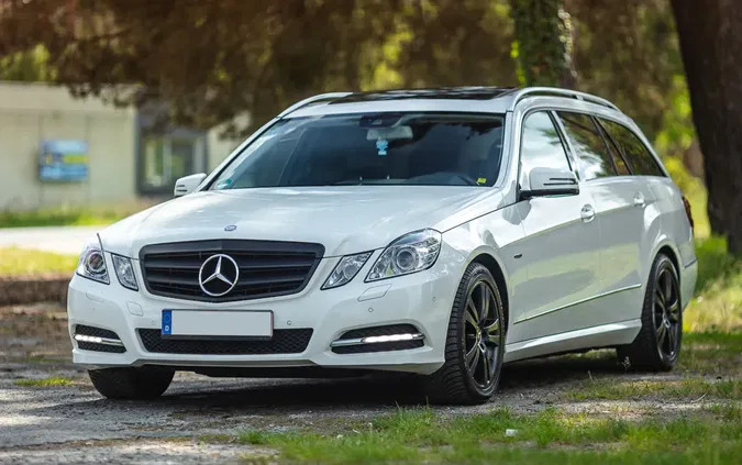 mercedes benz Mercedes-Benz Klasa E cena 33900 przebieg: 284000, rok produkcji 2011 z Ujazd